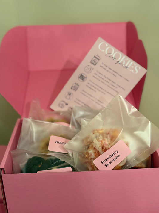 🍪 12-Count Assorted Bakery-Style Cookie Box